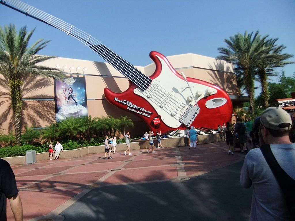 Guitar sculpture at Rock n Roller Coaster Starring Aerosmith