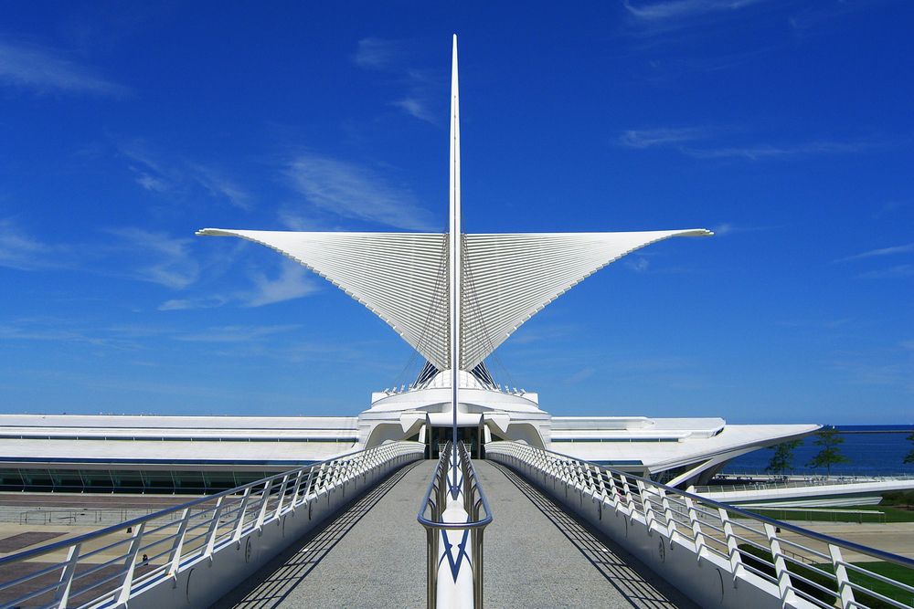 Pathway leading into Milwaukee Art Museum