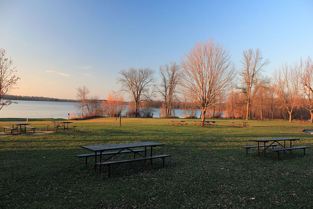 Picnic tables overlooking the waters of Pike Lake State Park