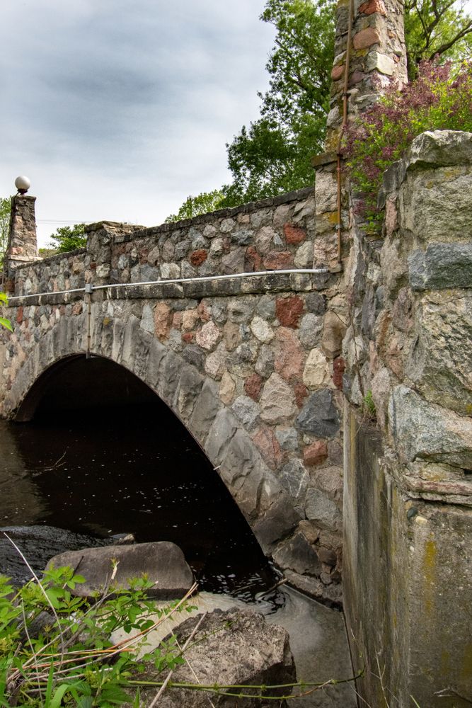 Stone bridge at Willowbrook Park