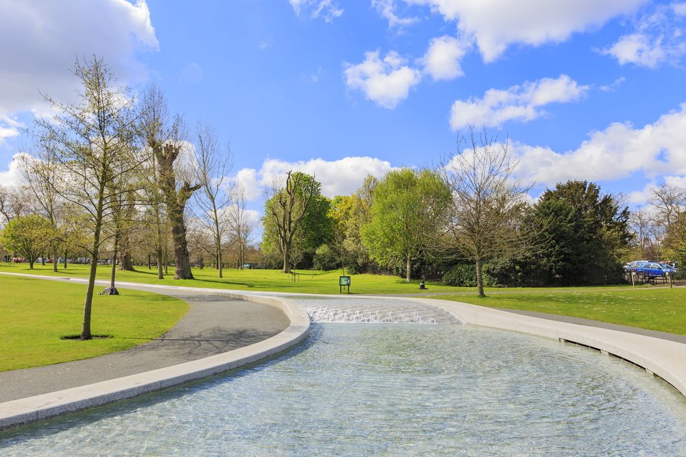 Water flowing on Diana Memorial Fountain