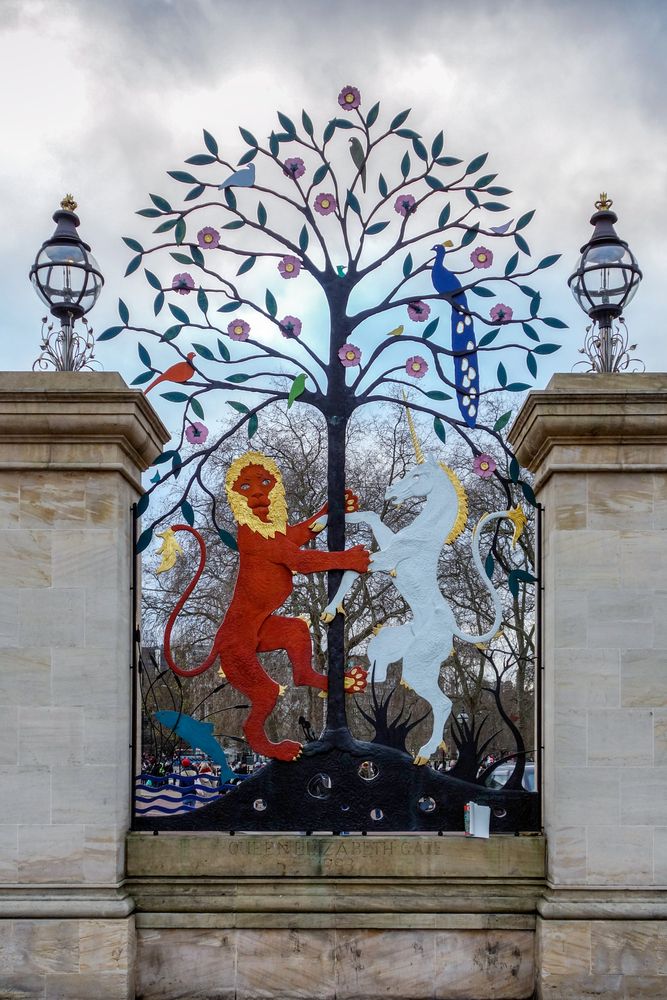 Details of Queen Elizabeth Gate