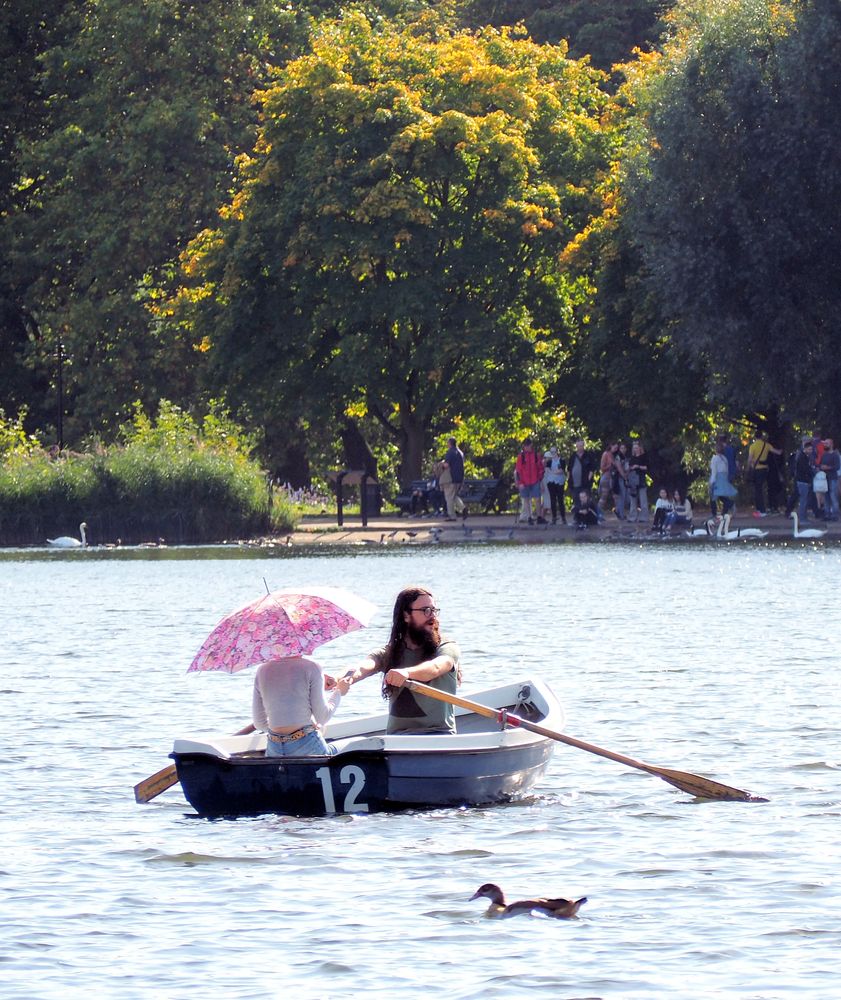 People on a boat on The Serpentine lake