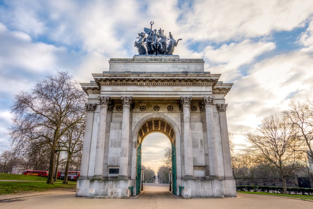 Front view of Wellington Arch
