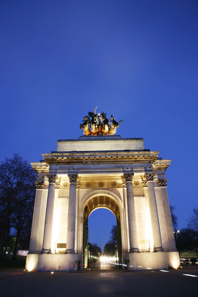 Night lights of Wellington Arch