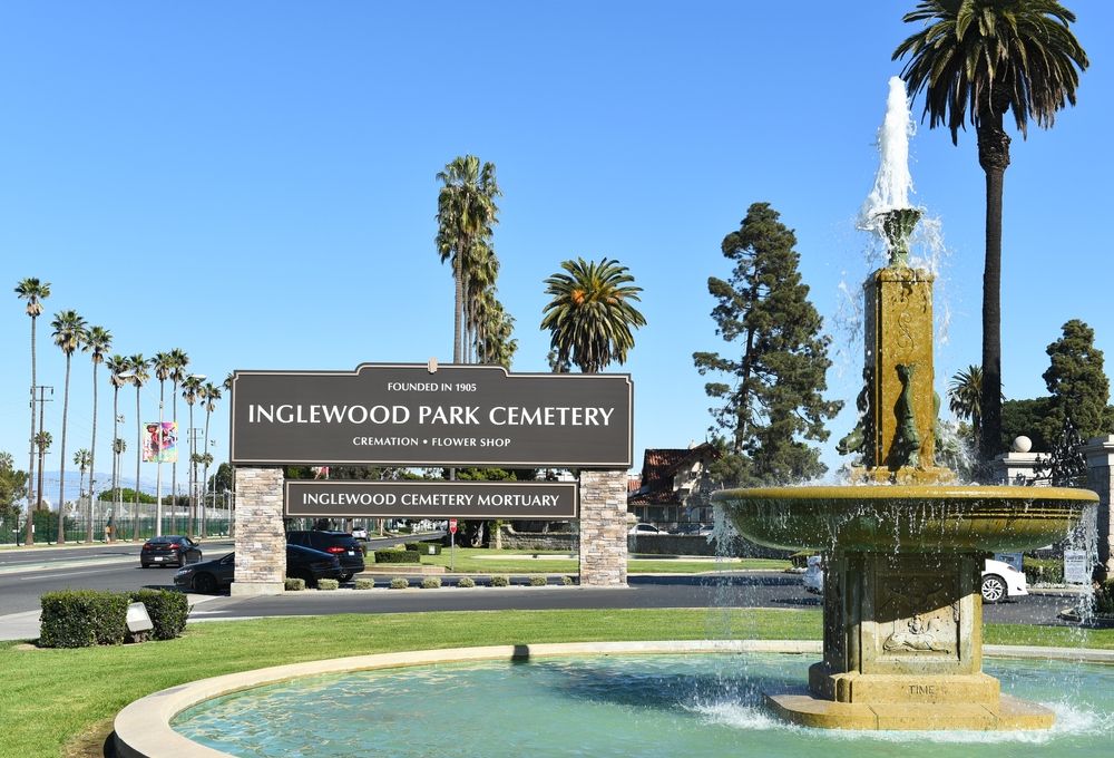 Welcome sign of Inglewood Park Cemetery