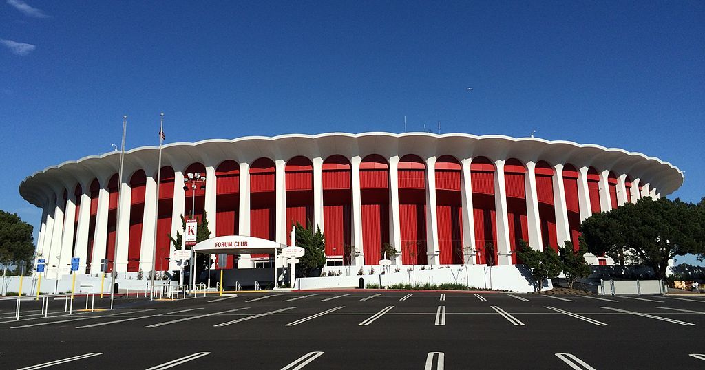 Exterior of Kia Forum
