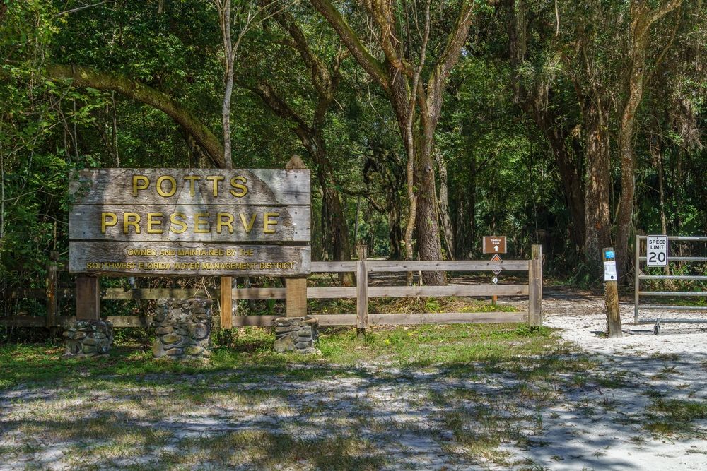 Name and welcoming sign of Potts Preserve Trail