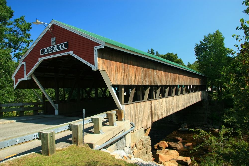 Entrance of Honeymoon Covered Bridge.