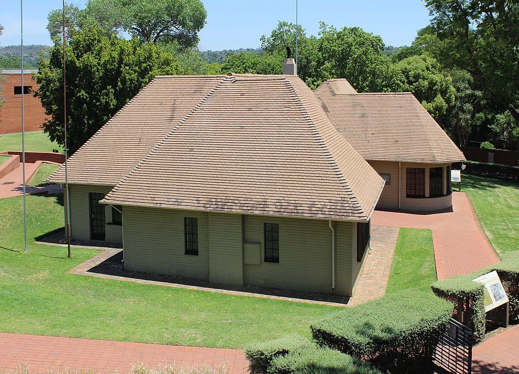 Main house of Liliesleaf Farm