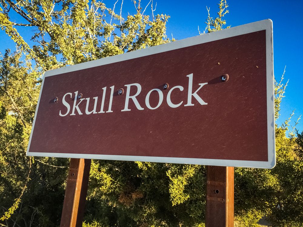 Sign of Skull Rock