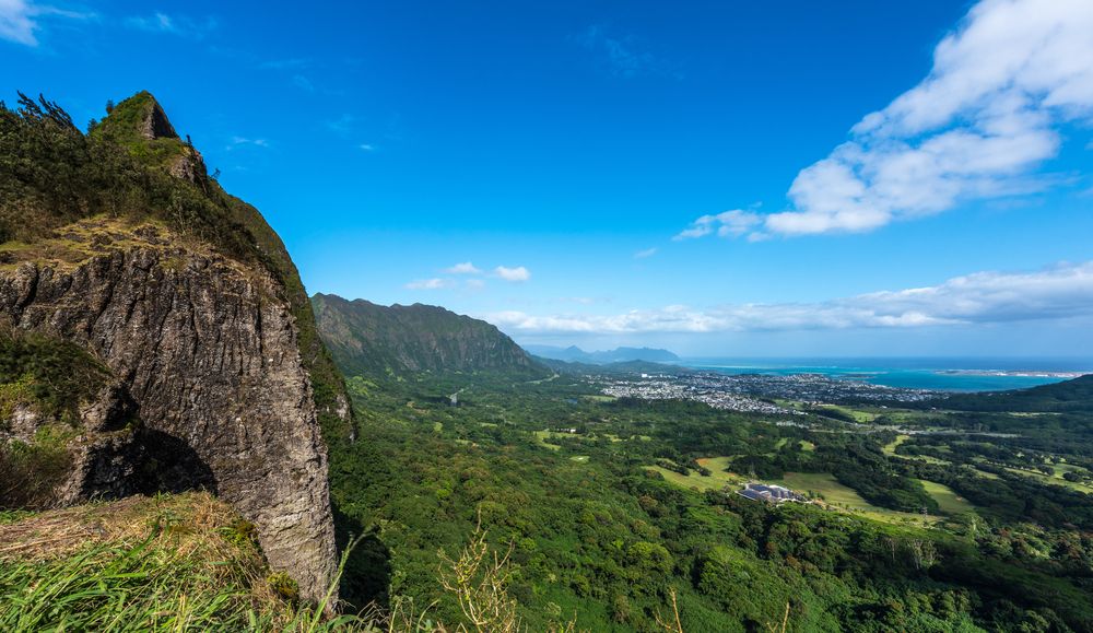 The scenic view from Nu'uanu Pali Lookout