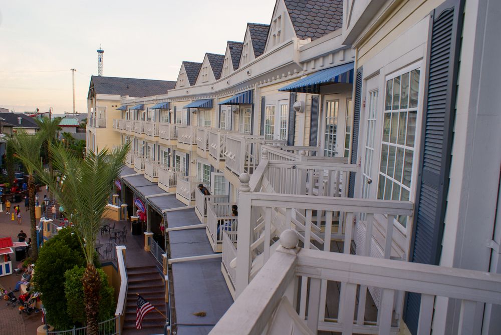 Exterior of the Kemah Boardwalk Inn