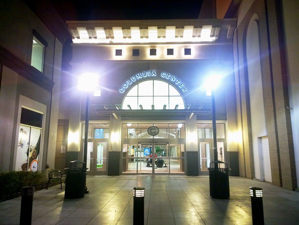 Entrance to the Columbia Center Mall.