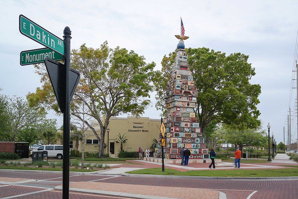 Daytime view of the Monument of States