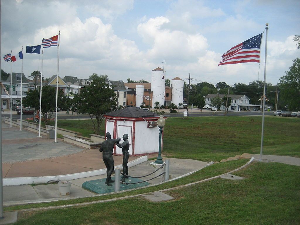 The grounds of La Salle's Landing
