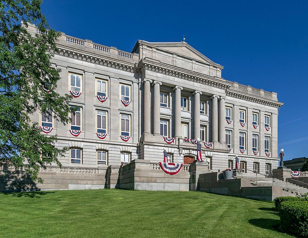 Exterior of Hardin County Courthouse