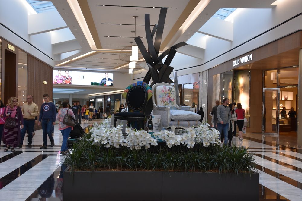 Sculpture in King of Prussia Mall