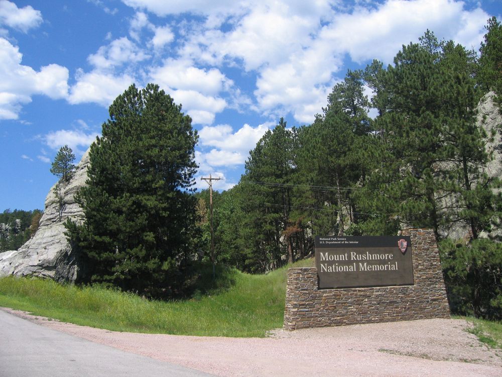 Welcome sign of Mount Rushmore National Memorial