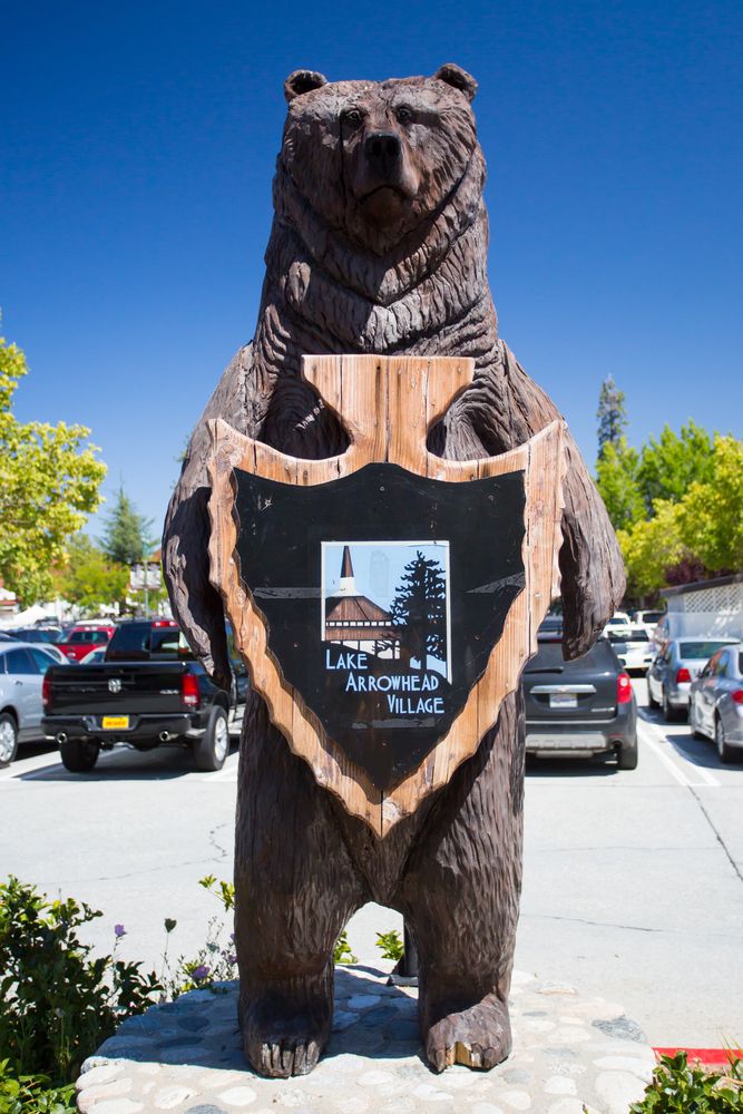Welcome sign of Lake Arrowhead Village