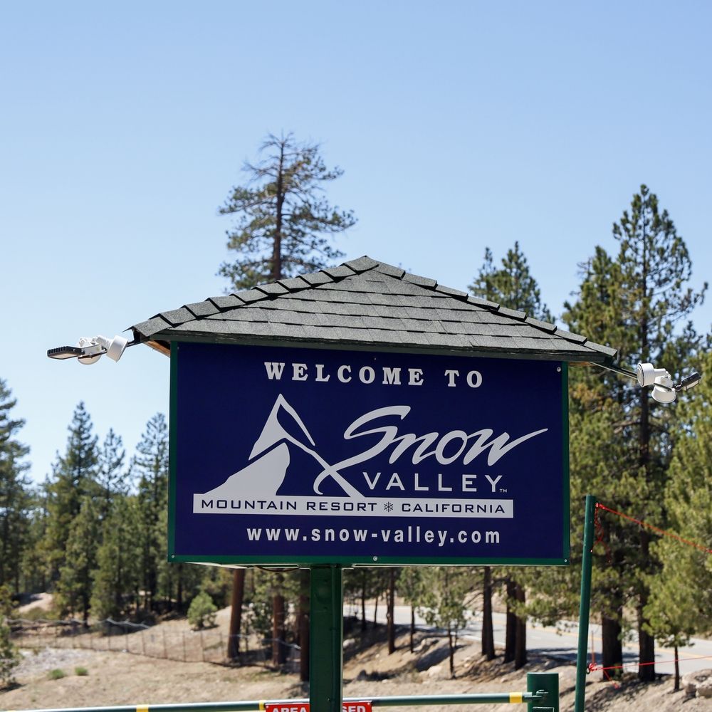 Welcome sign of Snow Valley Mountain Resort