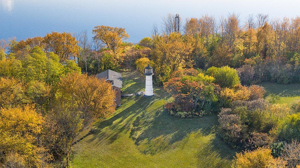 Aerial view of Juniper Island Light