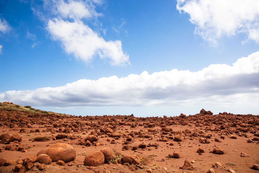 Red rocks and blue skies at Keahiakawelo