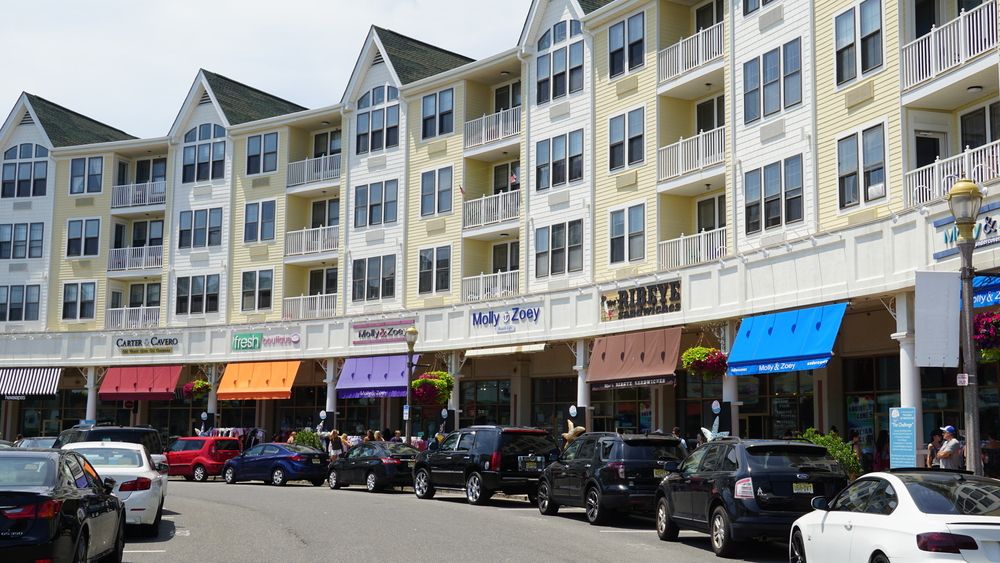 Buildings and shops at Pier Village