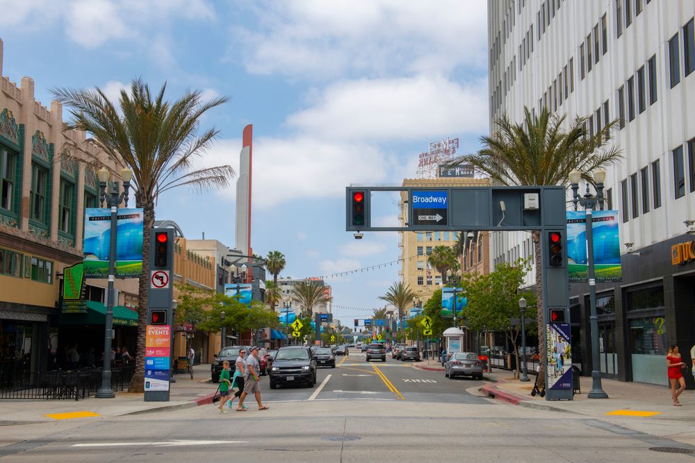 The road of Pine Avenue