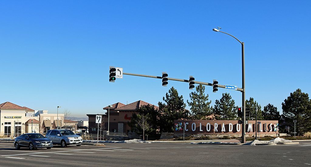 Welcome sign of Colorado Mills