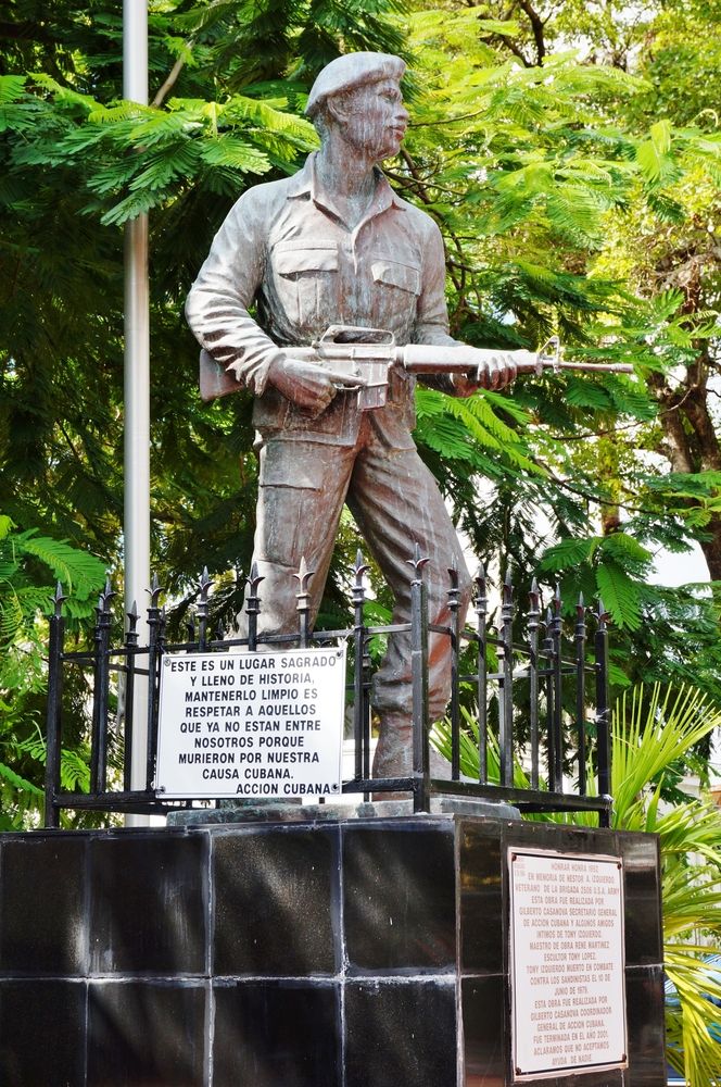 A statue of a soldier at Cuban Memorial Boulevard