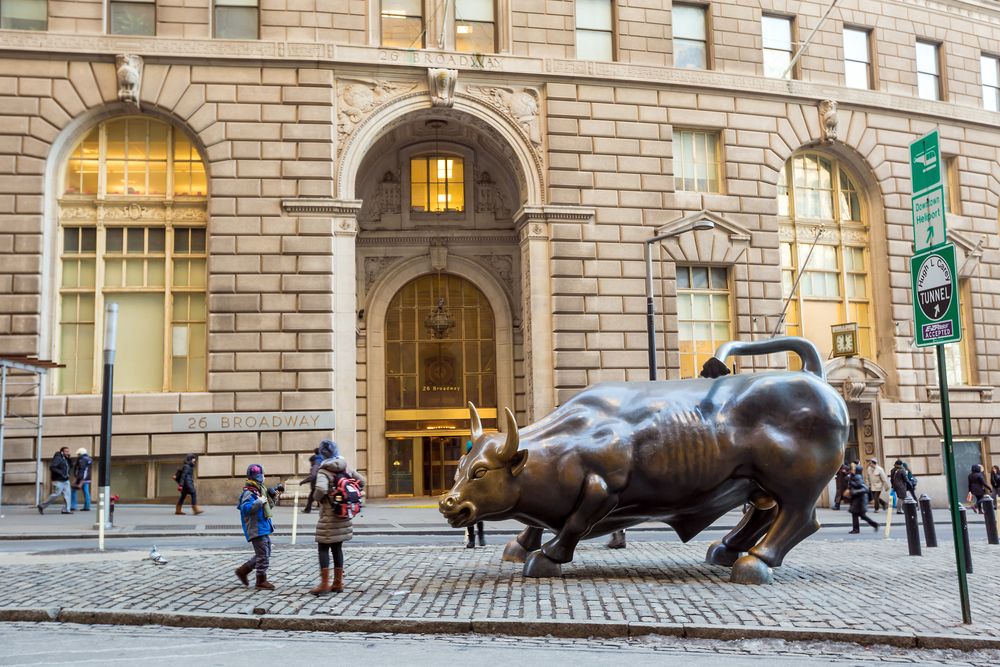 Side view of the Charging Bull