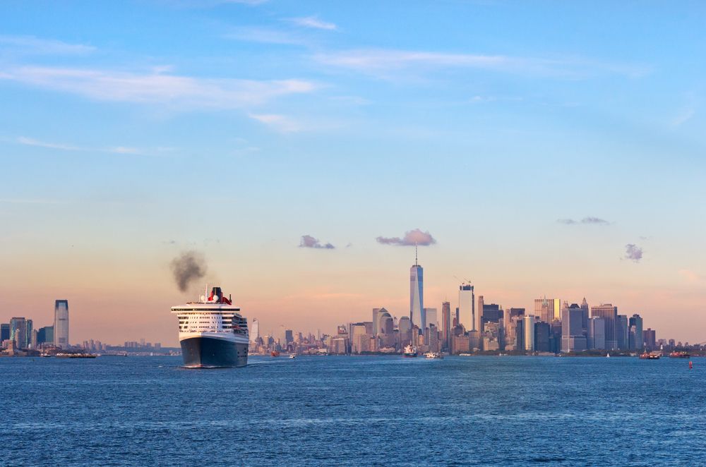 Cruising the waters of Manhattan