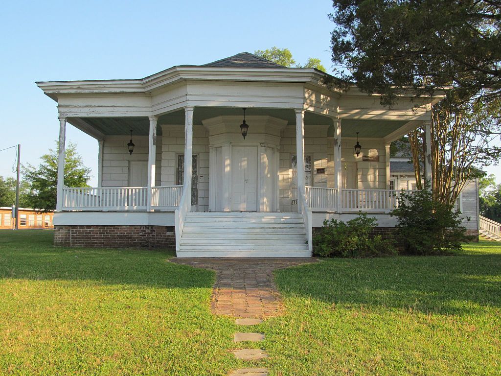 Exterior of the Deason House