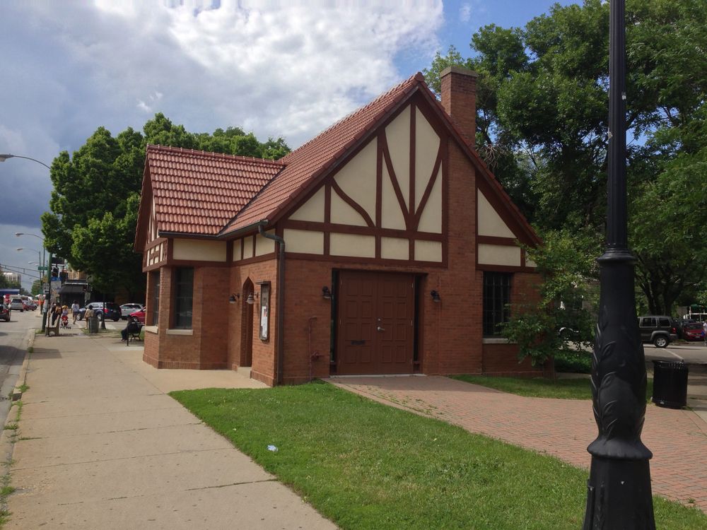 Exterior of Comfort Station Logan Square.