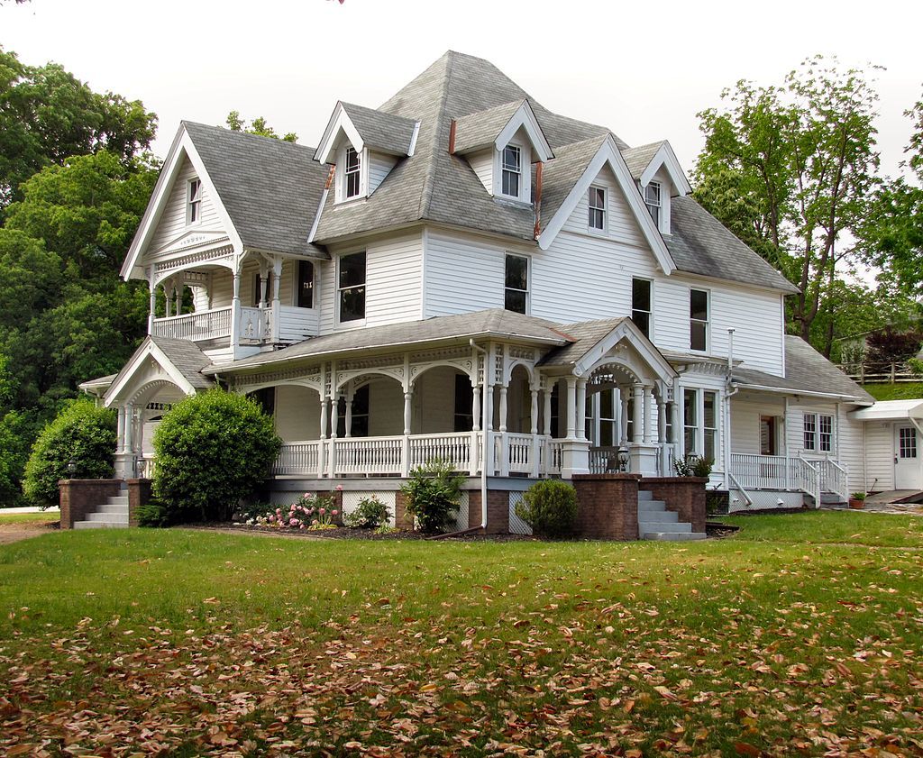 Exterior of the Historic Glen Oaks