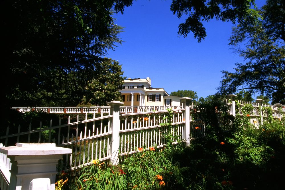 View of Oatlands Historic House & Garden