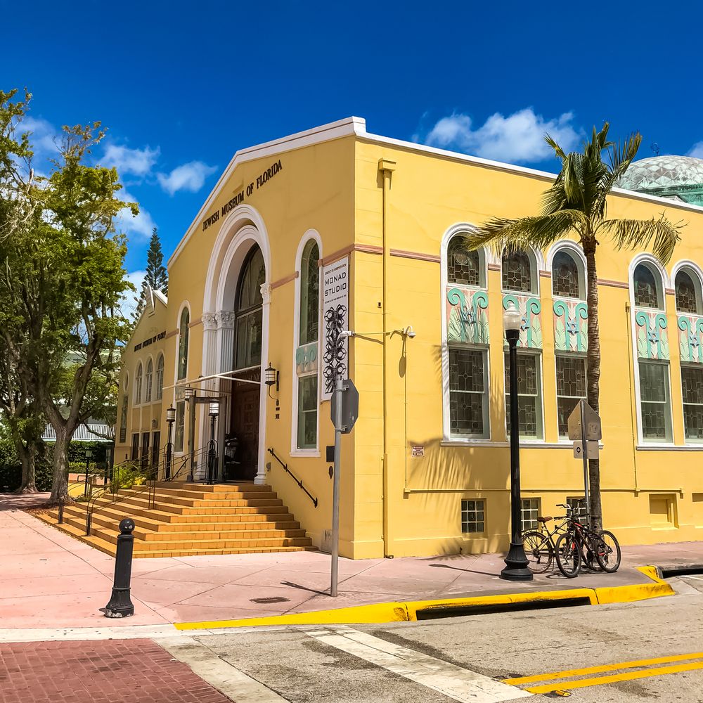 View of Jewish Museum of Florida-FIU from the side