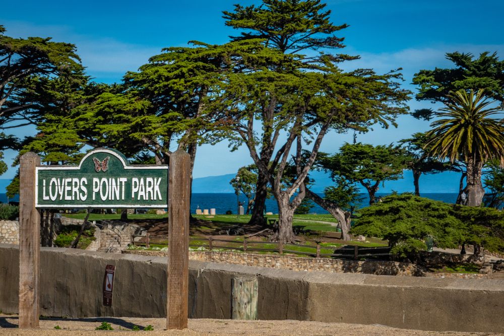 Welcome sign of Lovers Point Park