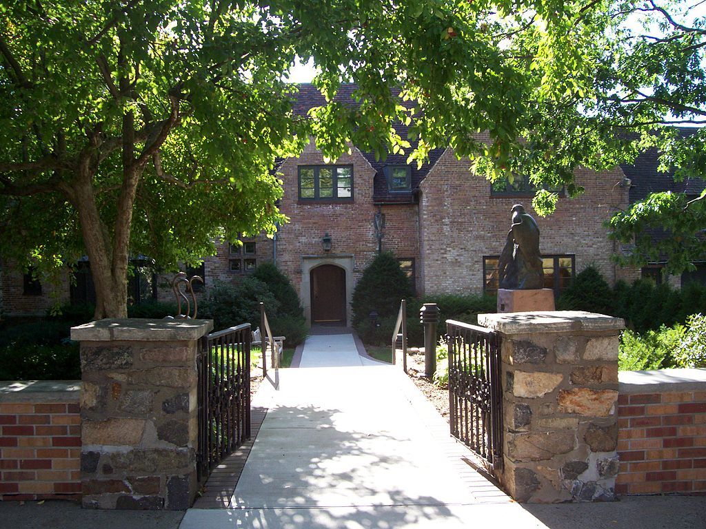 Front entrance to the Leigh Yawkey Woodson Art Museum