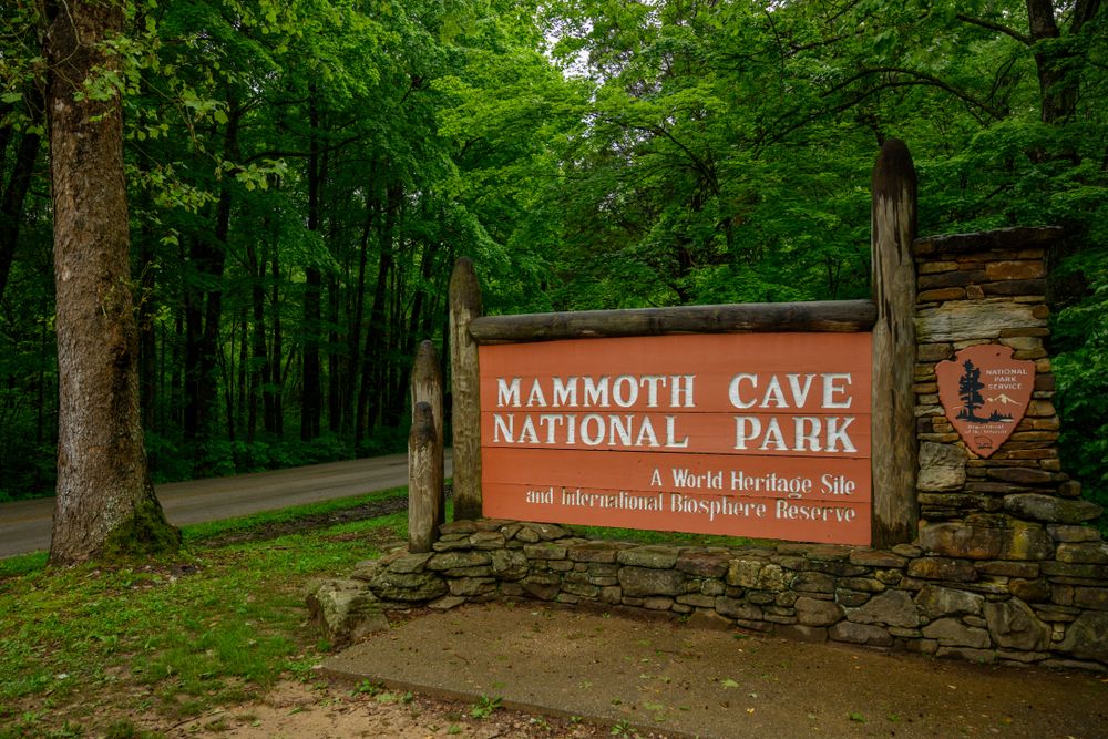 Welcome sign of Mammoth Cave National Park