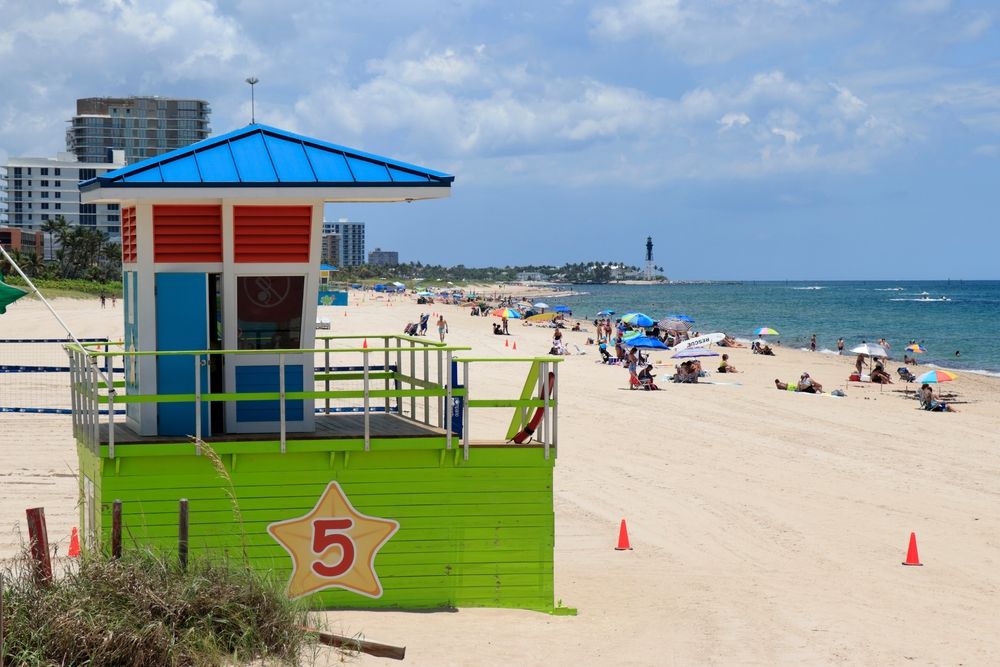 Sunny day at Pompano Beach