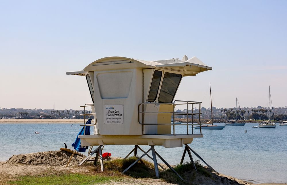 Lifeguard station in Bonita Cove Park