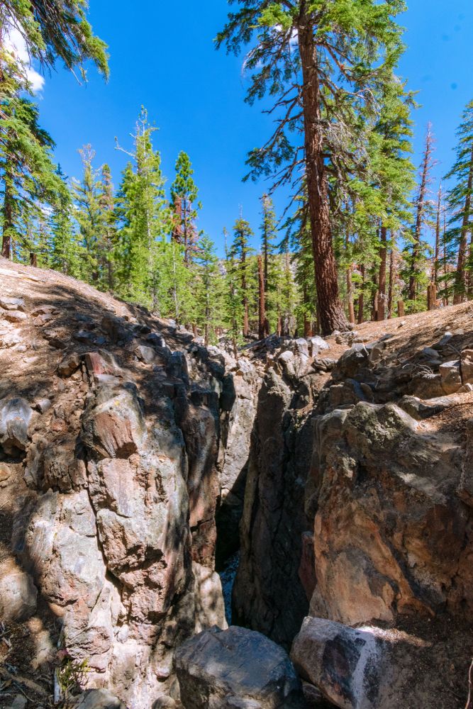 The cracks of Earthquake Fault