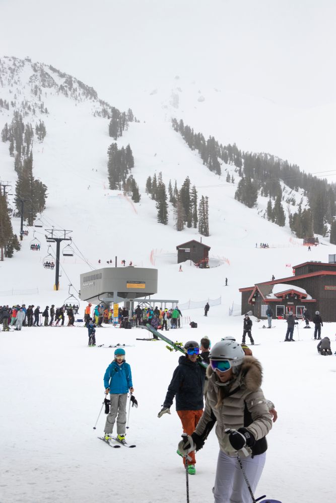 Skiers at Mammoth