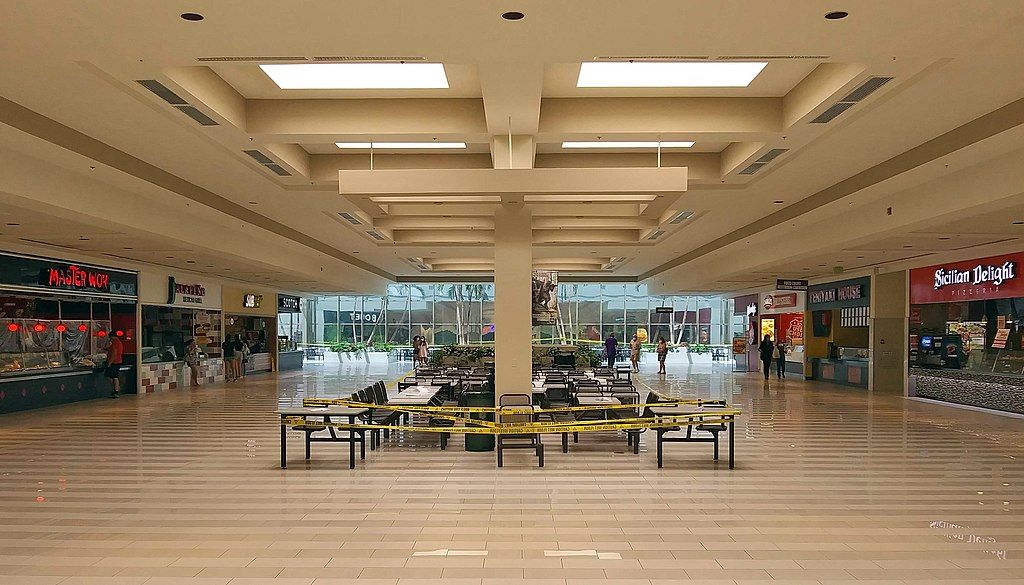 Foodcourt in Galleria at Crystal Run