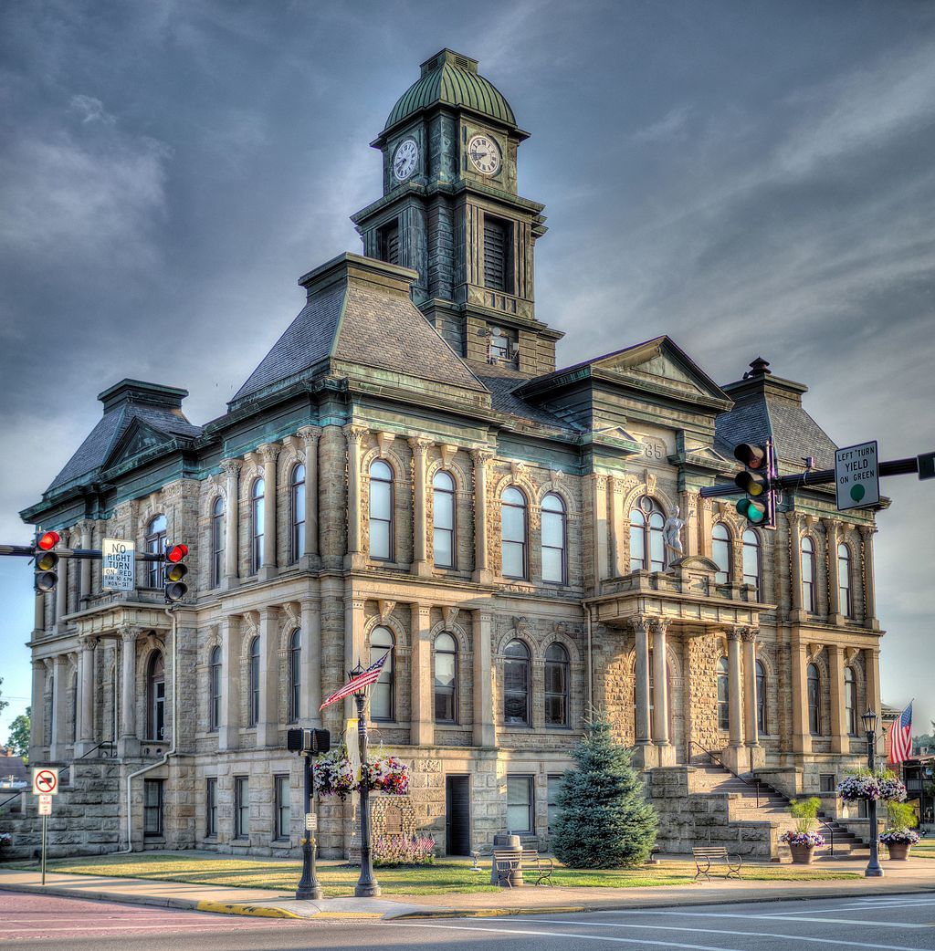 Exterior of Holmes County Courthouse