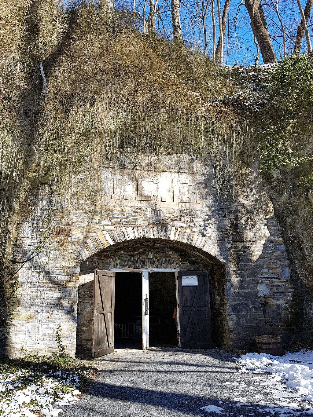 Entrance to Indian Echo Caverns