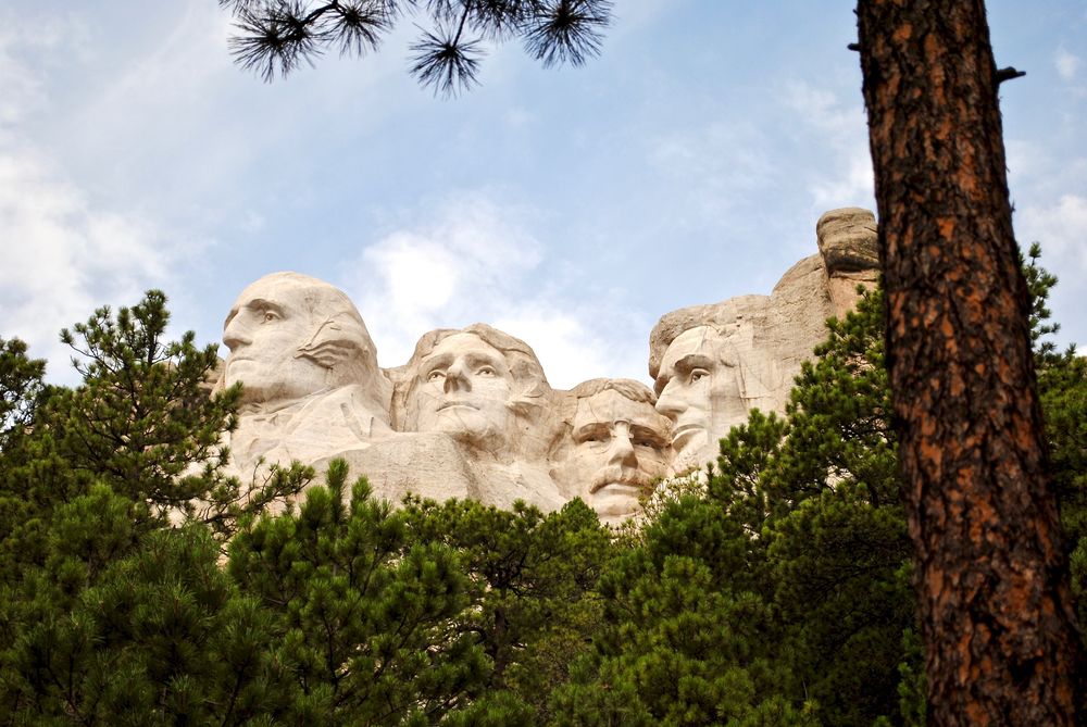 Daytime view of mount rushmore from the Presidential Trail