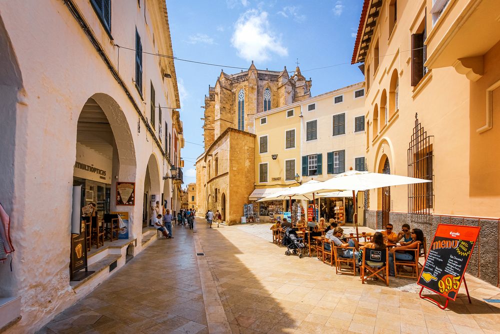 Outdoor dining at Ciutadella